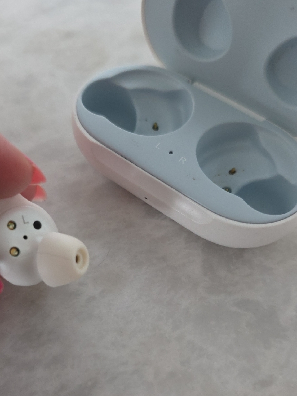 Samsung Galaxy Buds LEFT ONLY - Picture 2 of 4
